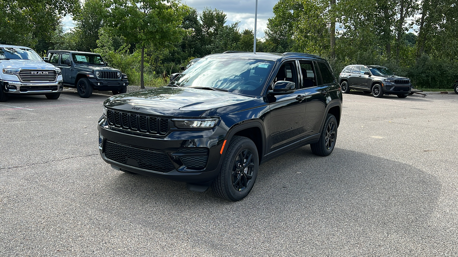 2024 Jeep Grand Cherokee Altitude X 8