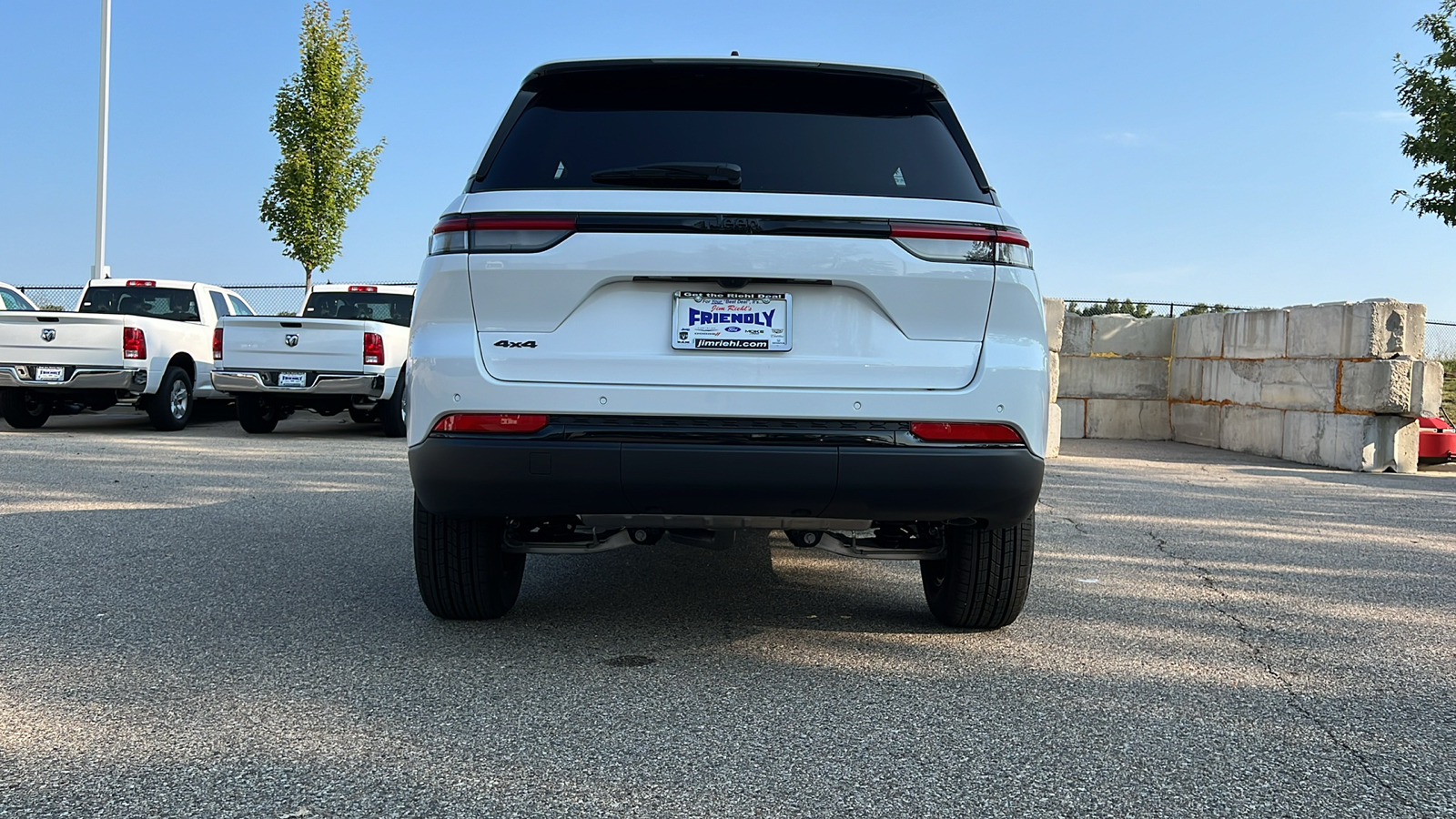 2024 Jeep Grand Cherokee Altitude 14