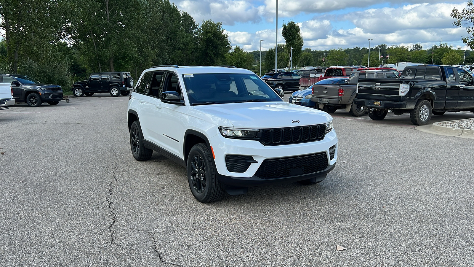 2024 Jeep Grand Cherokee Altitude 2