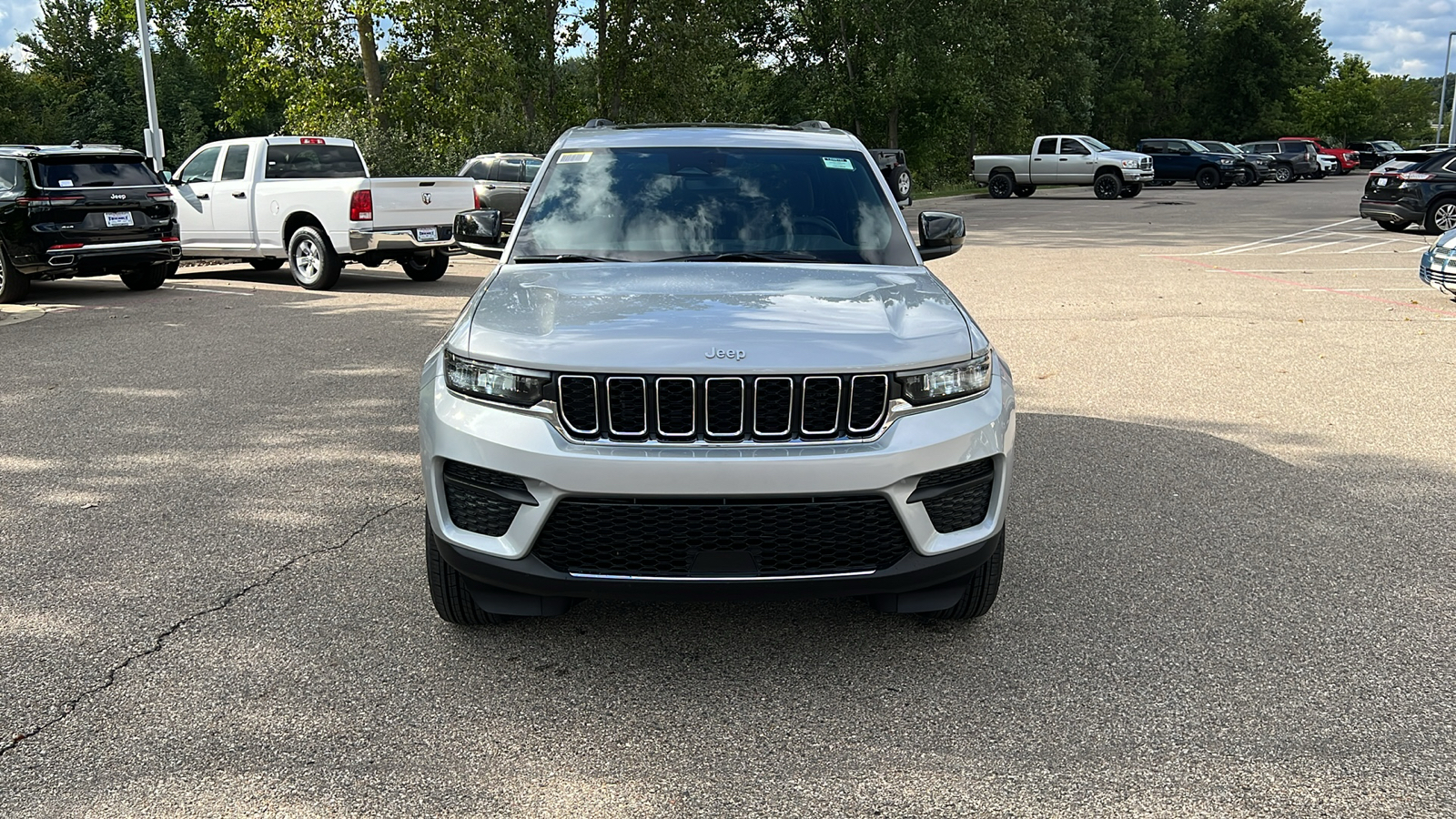 2024 Jeep Grand Cherokee Laredo 9