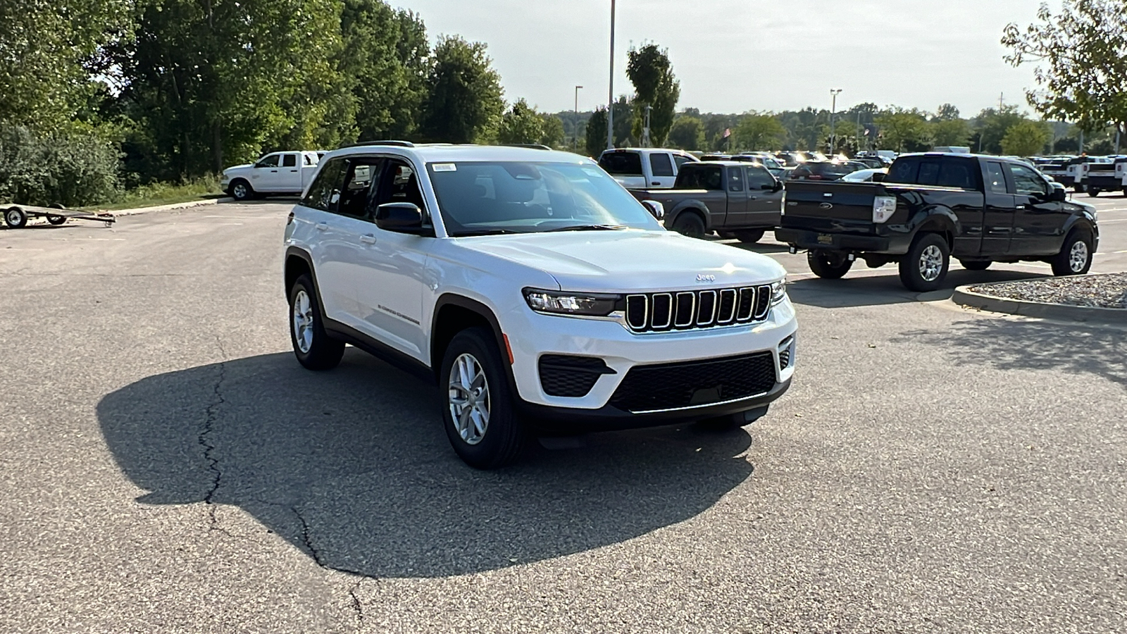 2024 Jeep Grand Cherokee Laredo 2