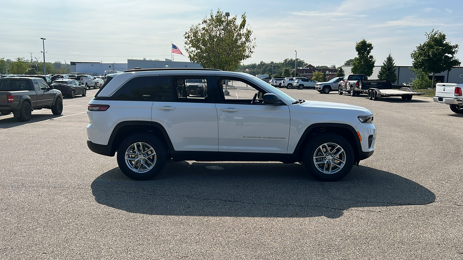 2024 Jeep Grand Cherokee Laredo 3