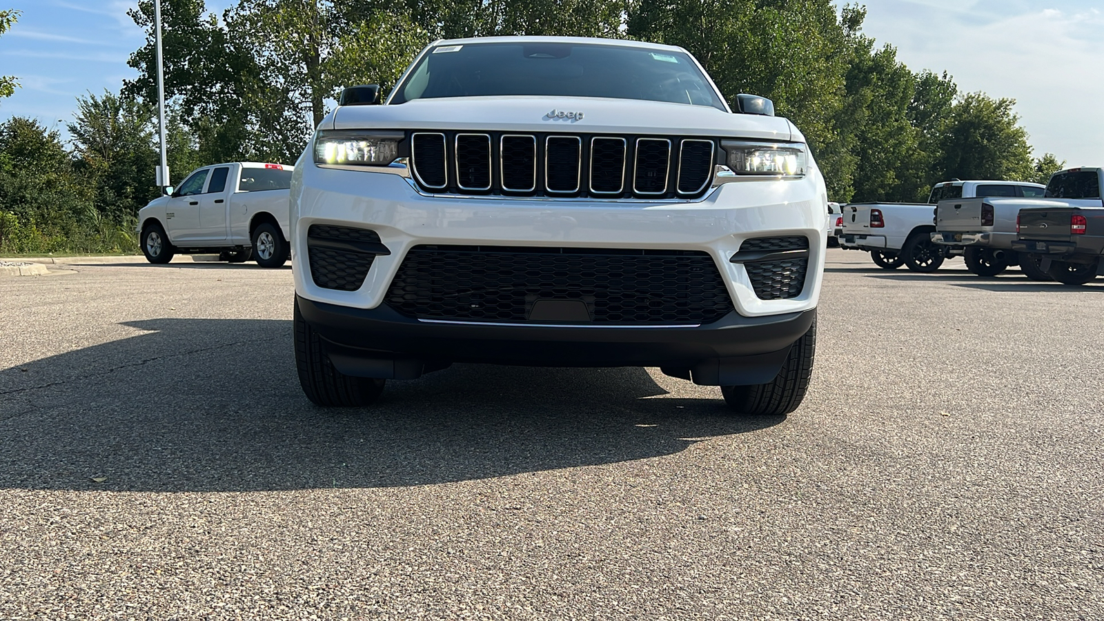 2024 Jeep Grand Cherokee Laredo 12