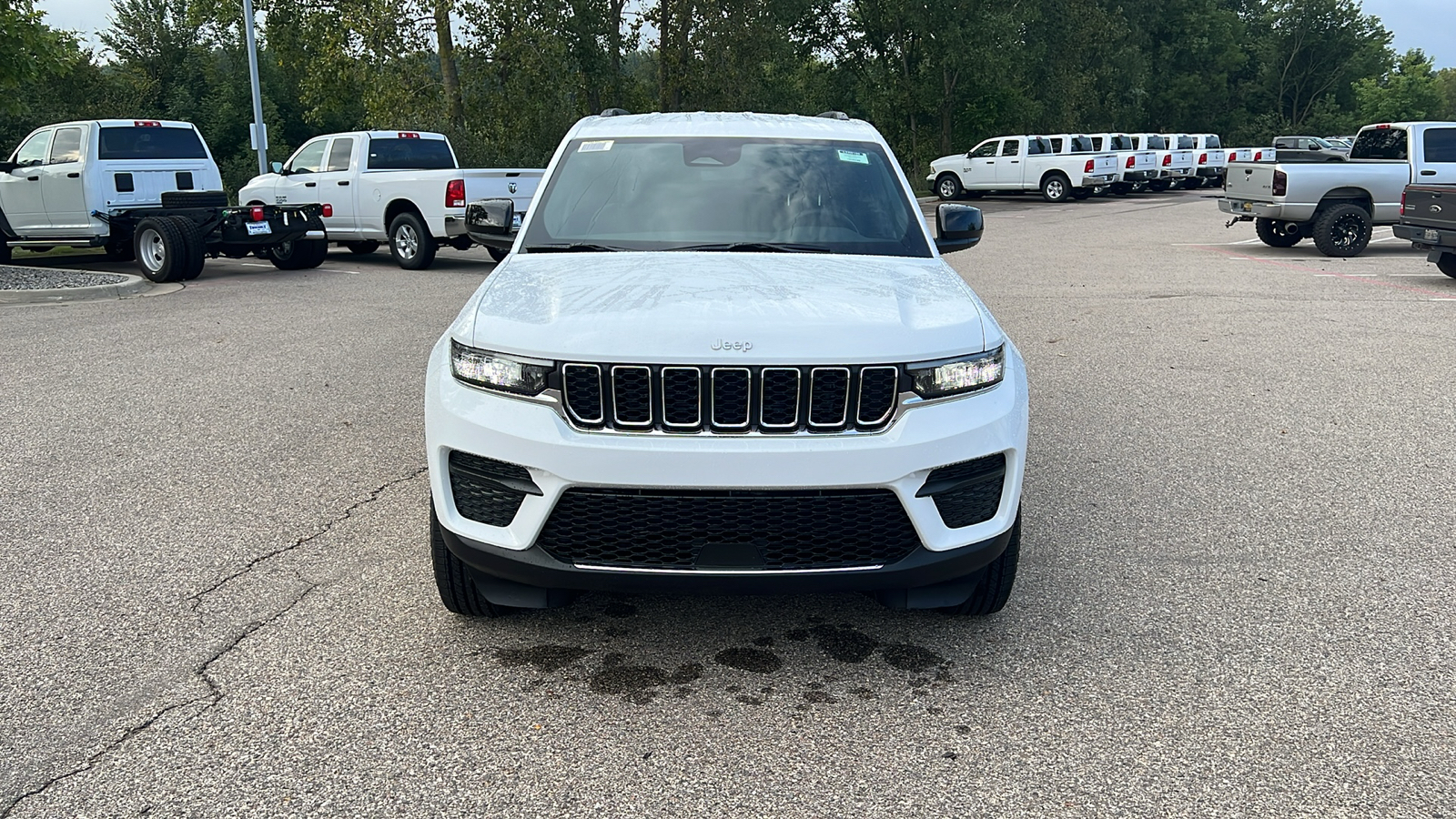 2024 Jeep Grand Cherokee Laredo 9