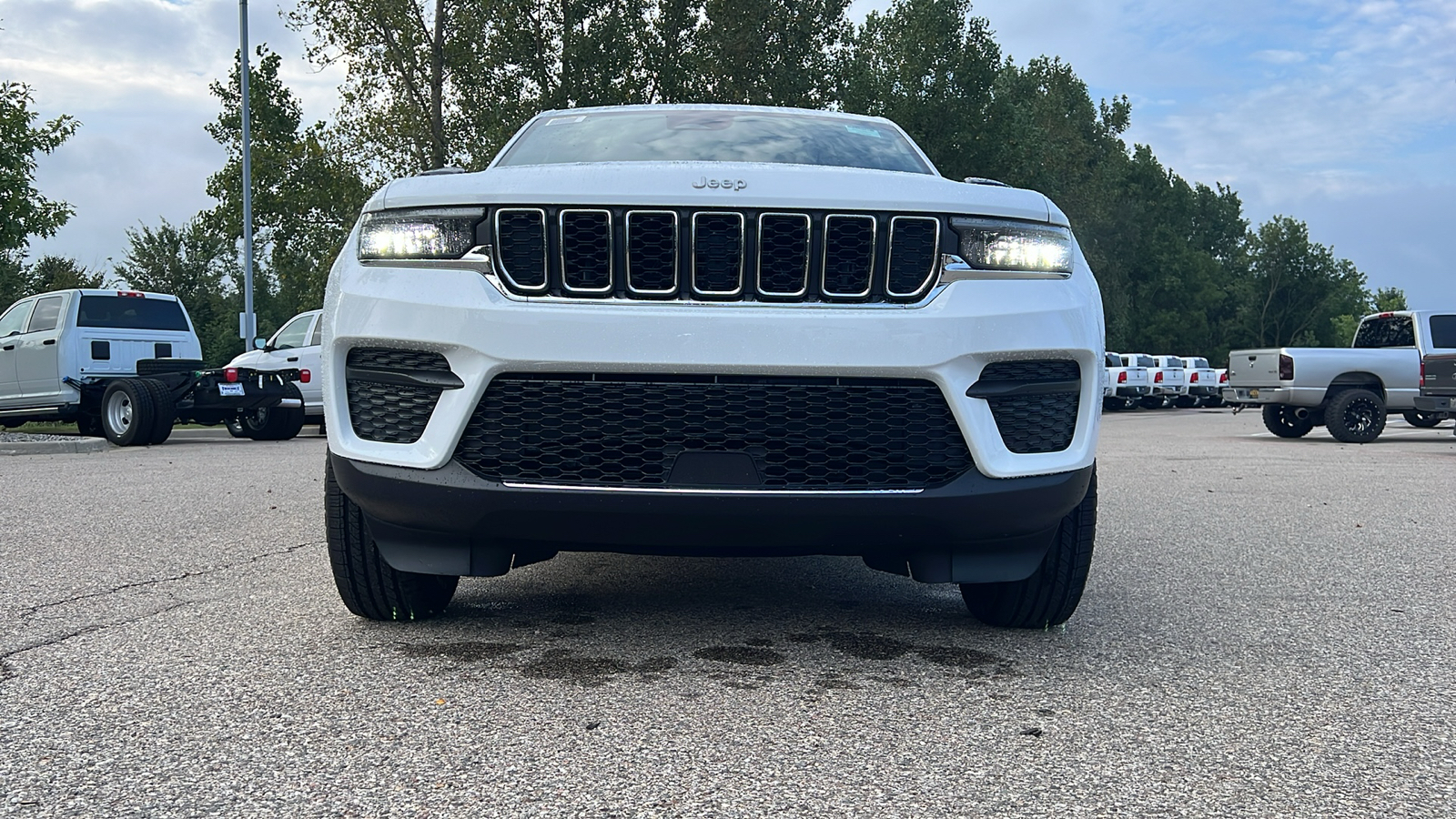 2024 Jeep Grand Cherokee Laredo 12