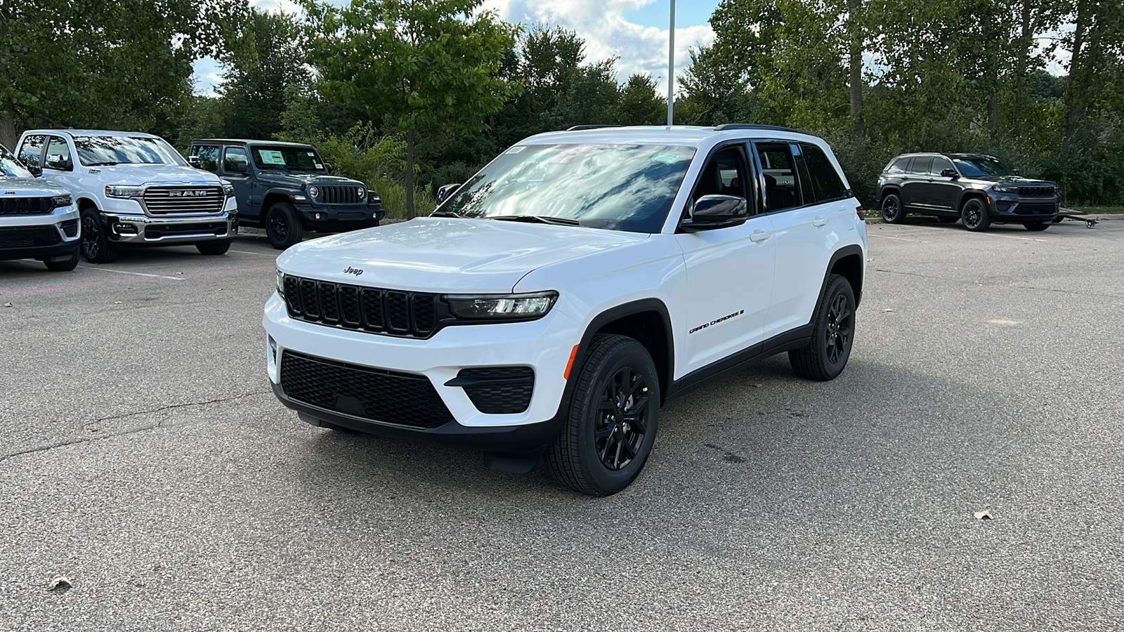 2024 Jeep Grand Cherokee Altitude 8