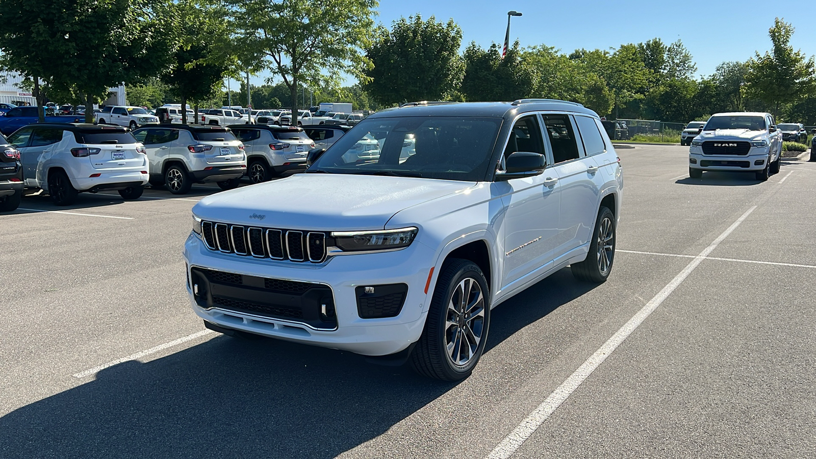 2024 Jeep Grand Cherokee L Overland 8