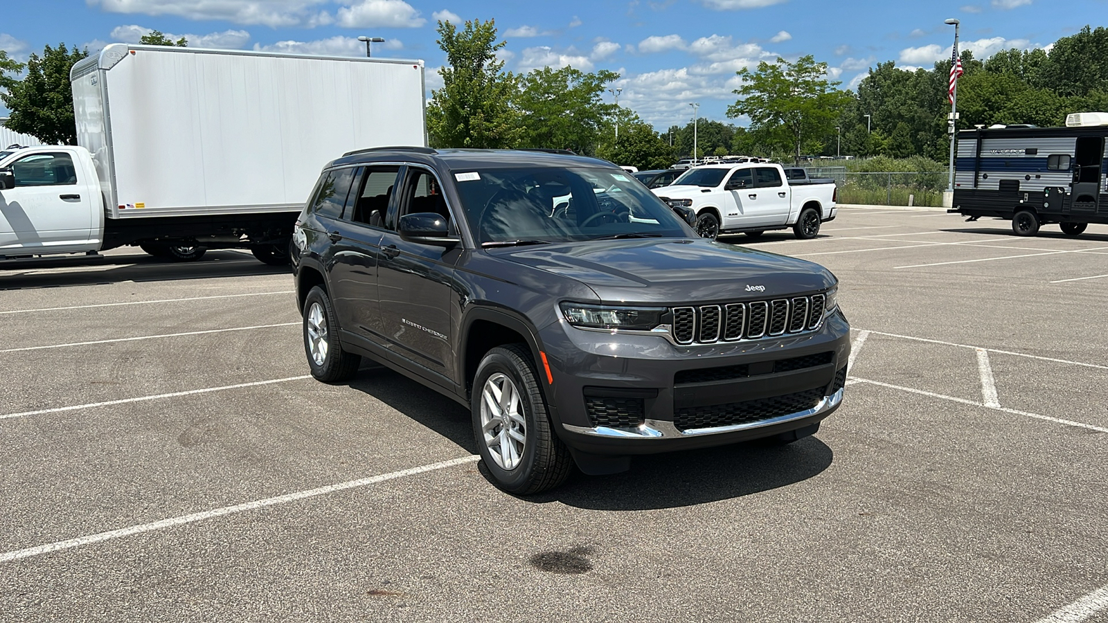 2024 Jeep Grand Cherokee L Laredo 2