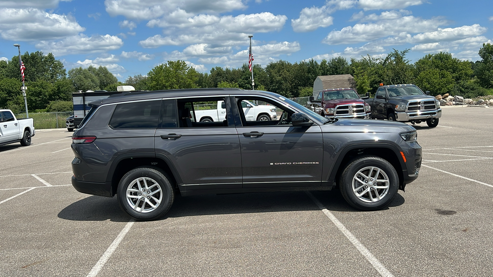 2024 Jeep Grand Cherokee L Laredo 3