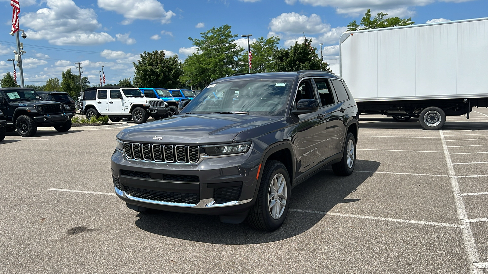 2024 Jeep Grand Cherokee L Laredo 8