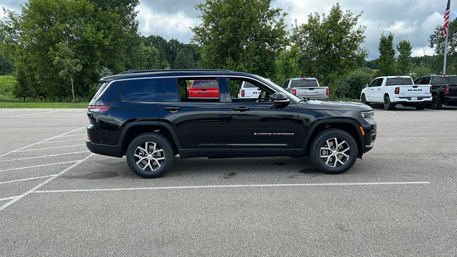 2024 Jeep Grand Cherokee L Limited 3