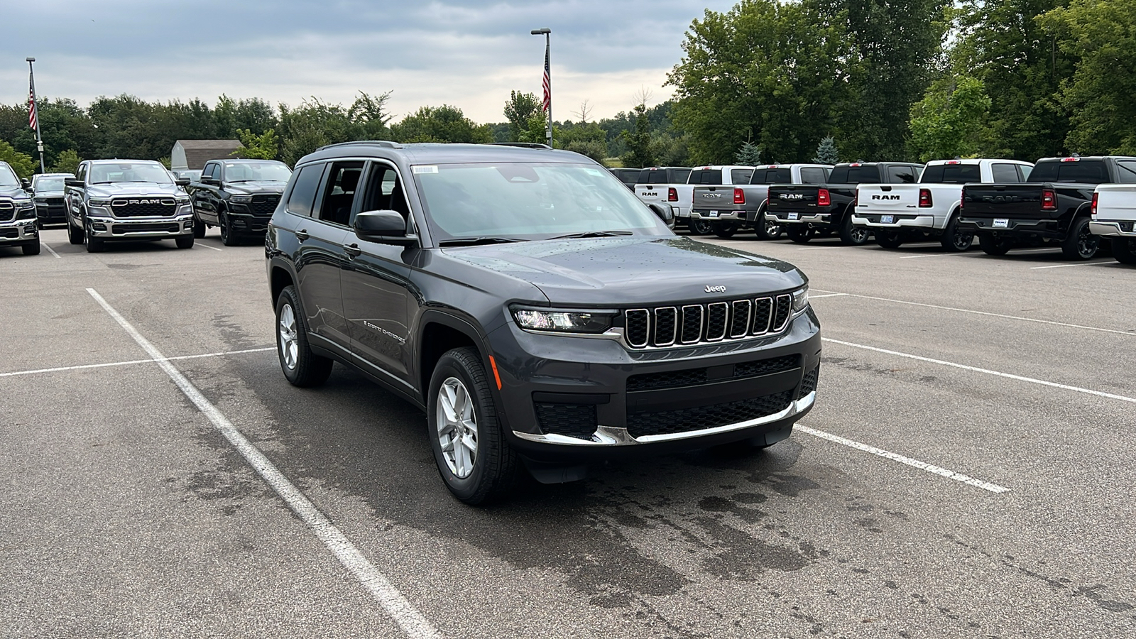 2024 Jeep Grand Cherokee L Laredo 2