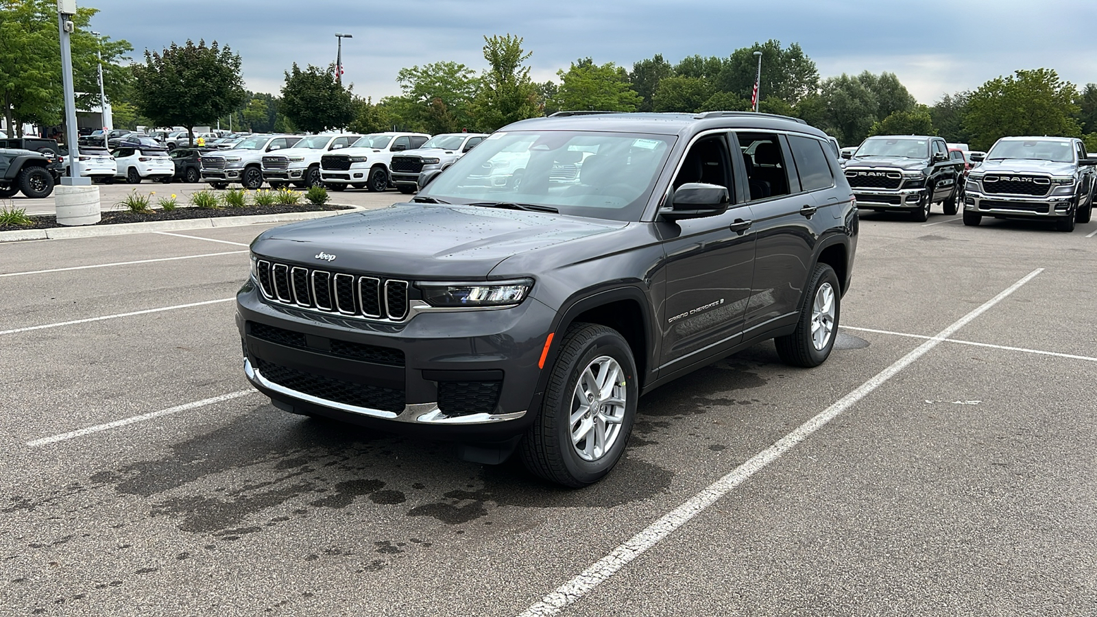 2024 Jeep Grand Cherokee L Laredo 8