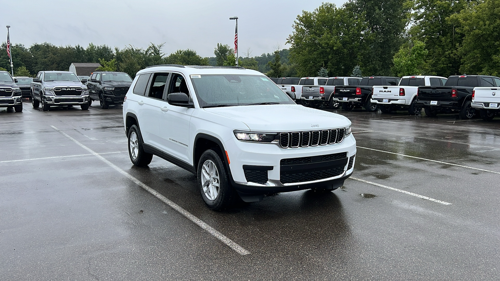 2024 Jeep Grand Cherokee L Laredo 2