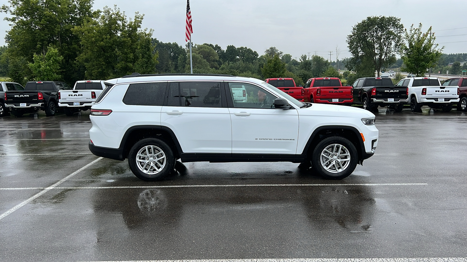 2024 Jeep Grand Cherokee L Laredo 3