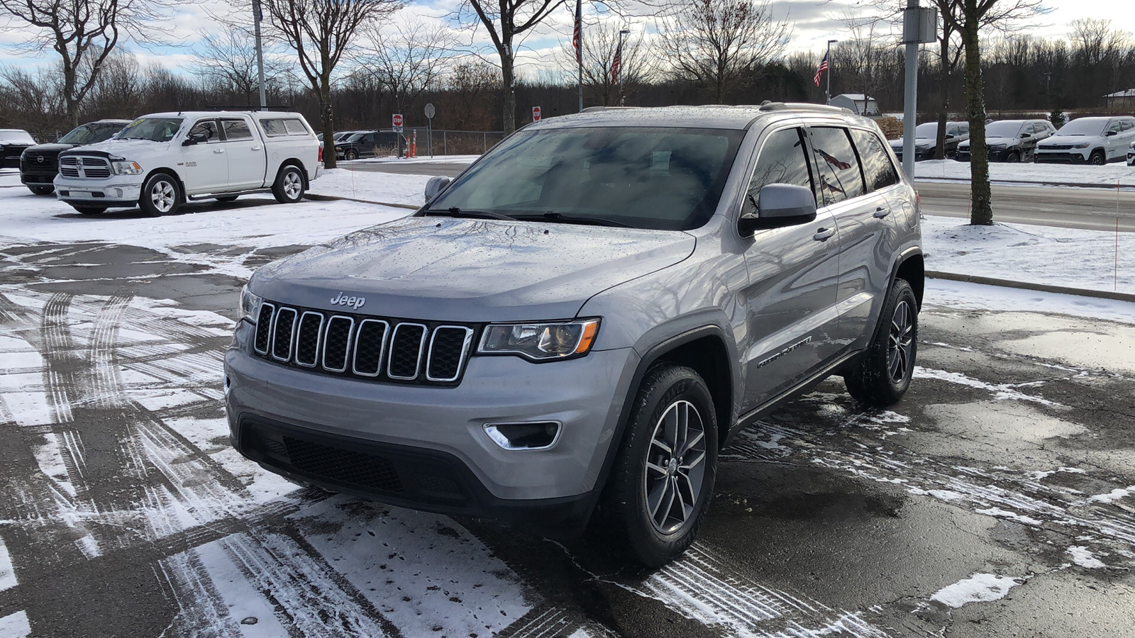 2018 Jeep Grand Cherokee Laredo E 2