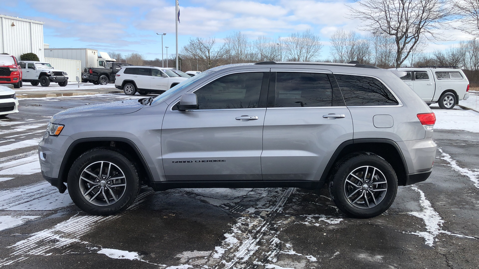 2018 Jeep Grand Cherokee Laredo E 3