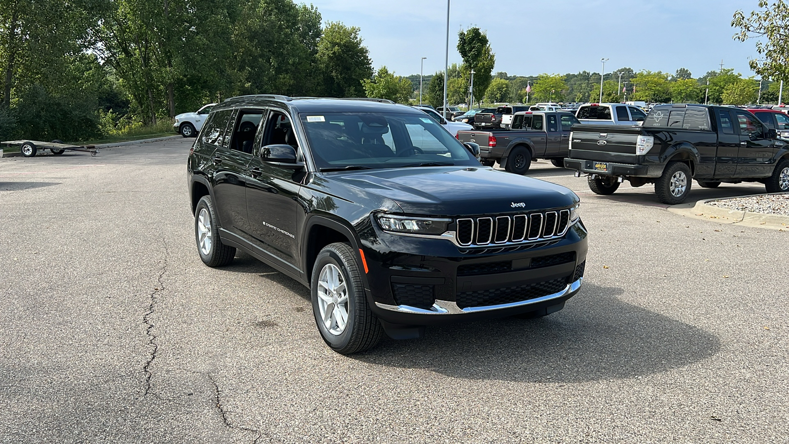 2024 Jeep Grand Cherokee L Laredo 2