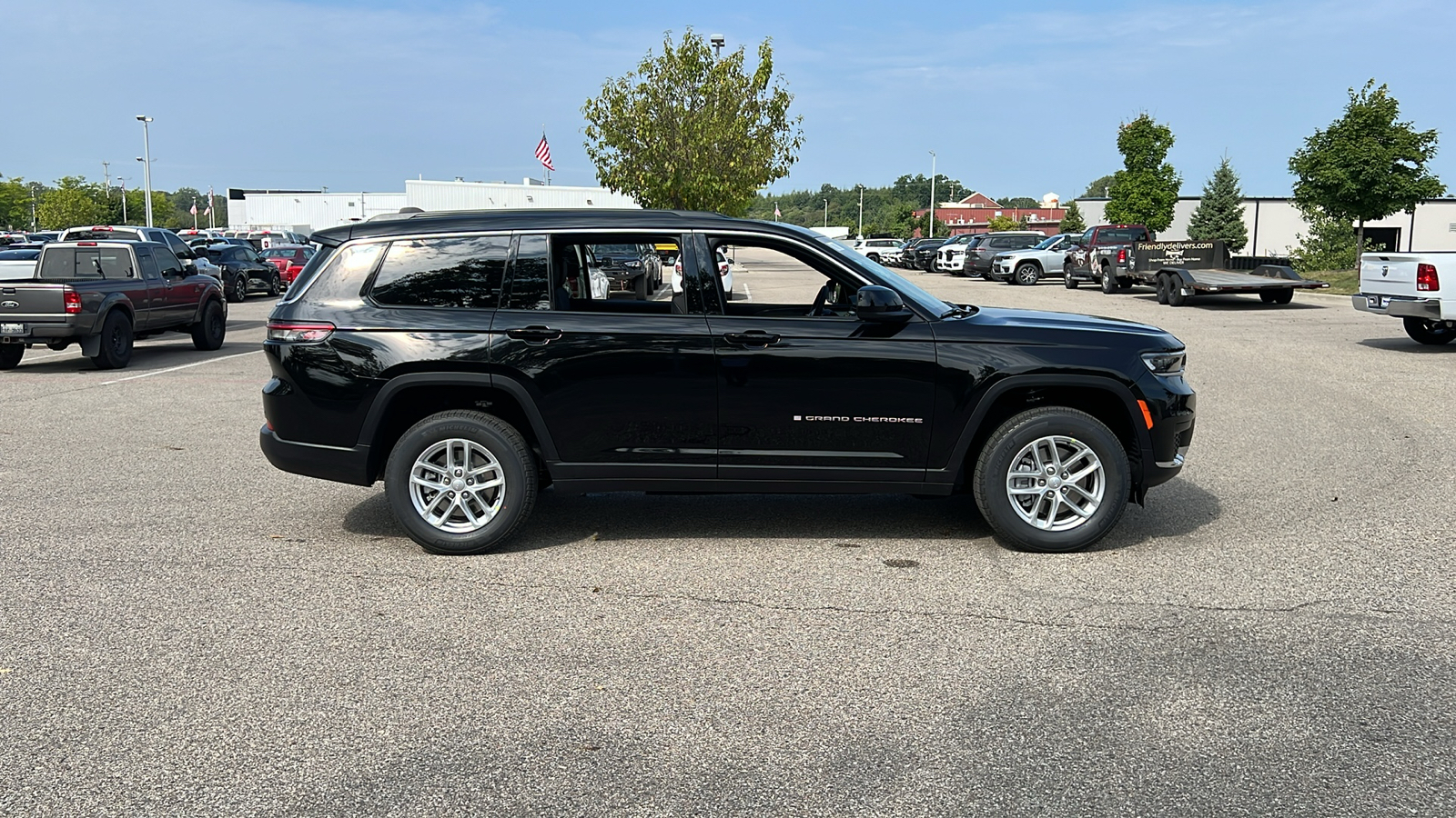 2024 Jeep Grand Cherokee L Laredo 3