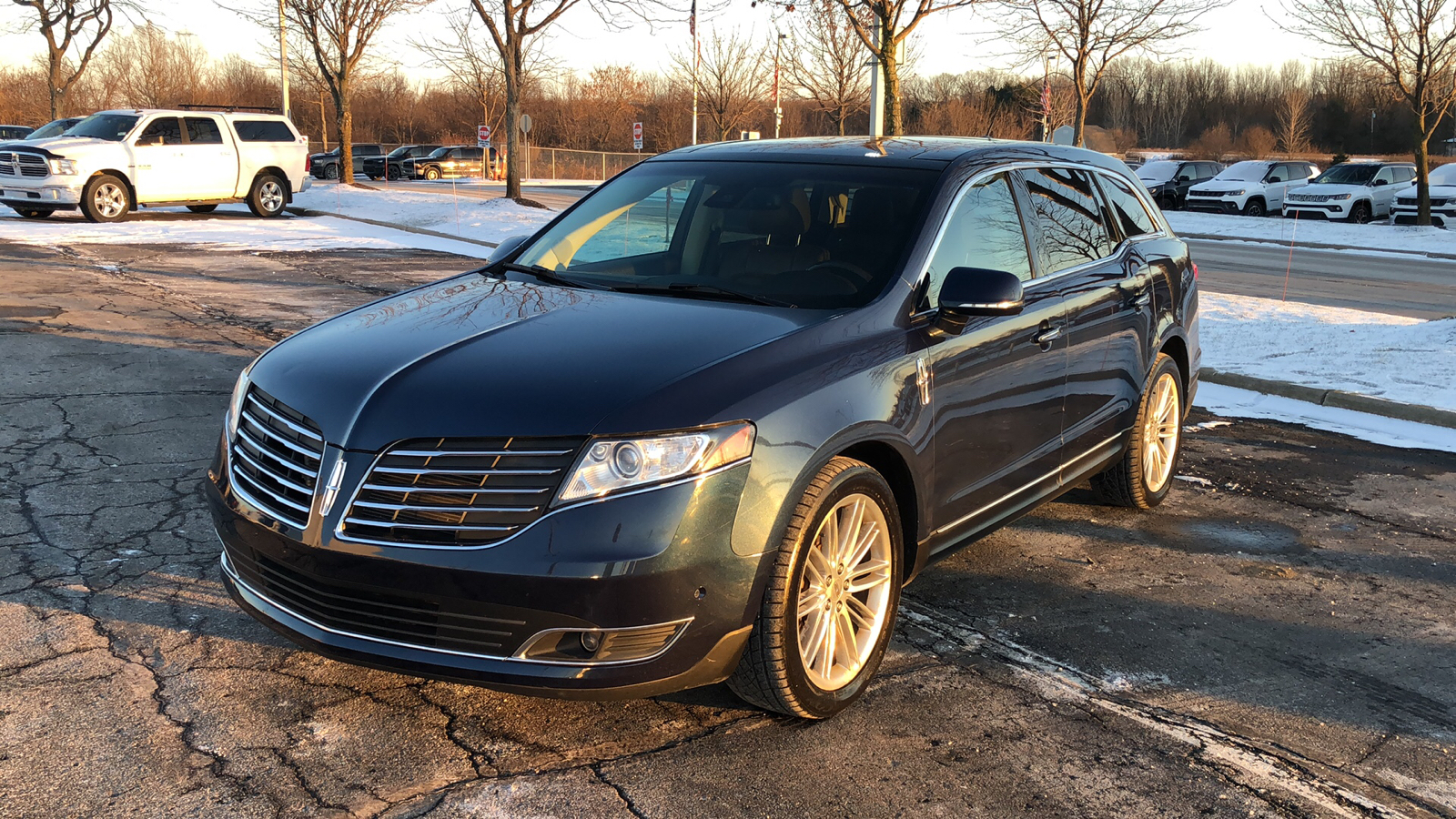 2017 Lincoln MKT Elite 2