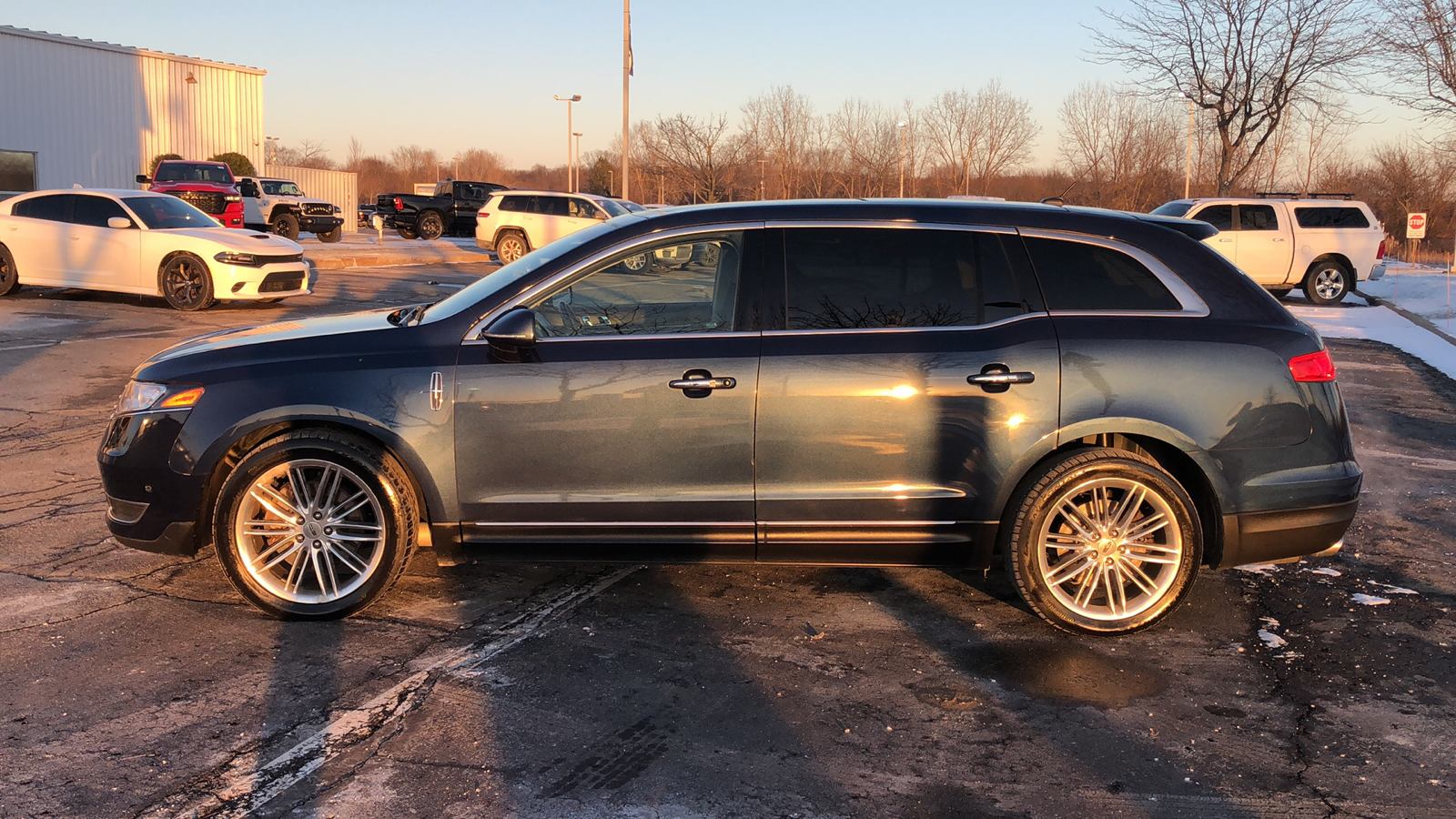 2017 Lincoln MKT Elite 3