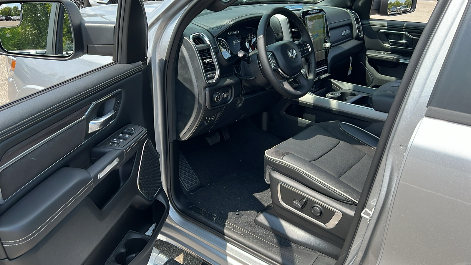 2025 Ram 1500 Laramie 15