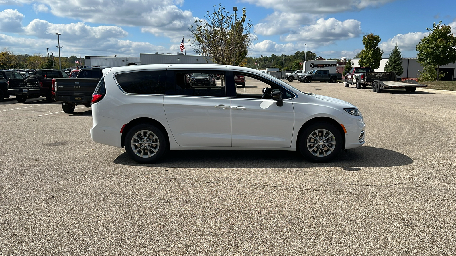 2025 Chrysler Pacifica  3