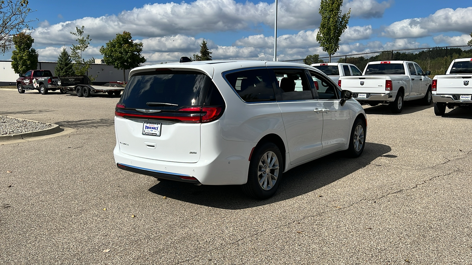 2025 Chrysler Pacifica  4