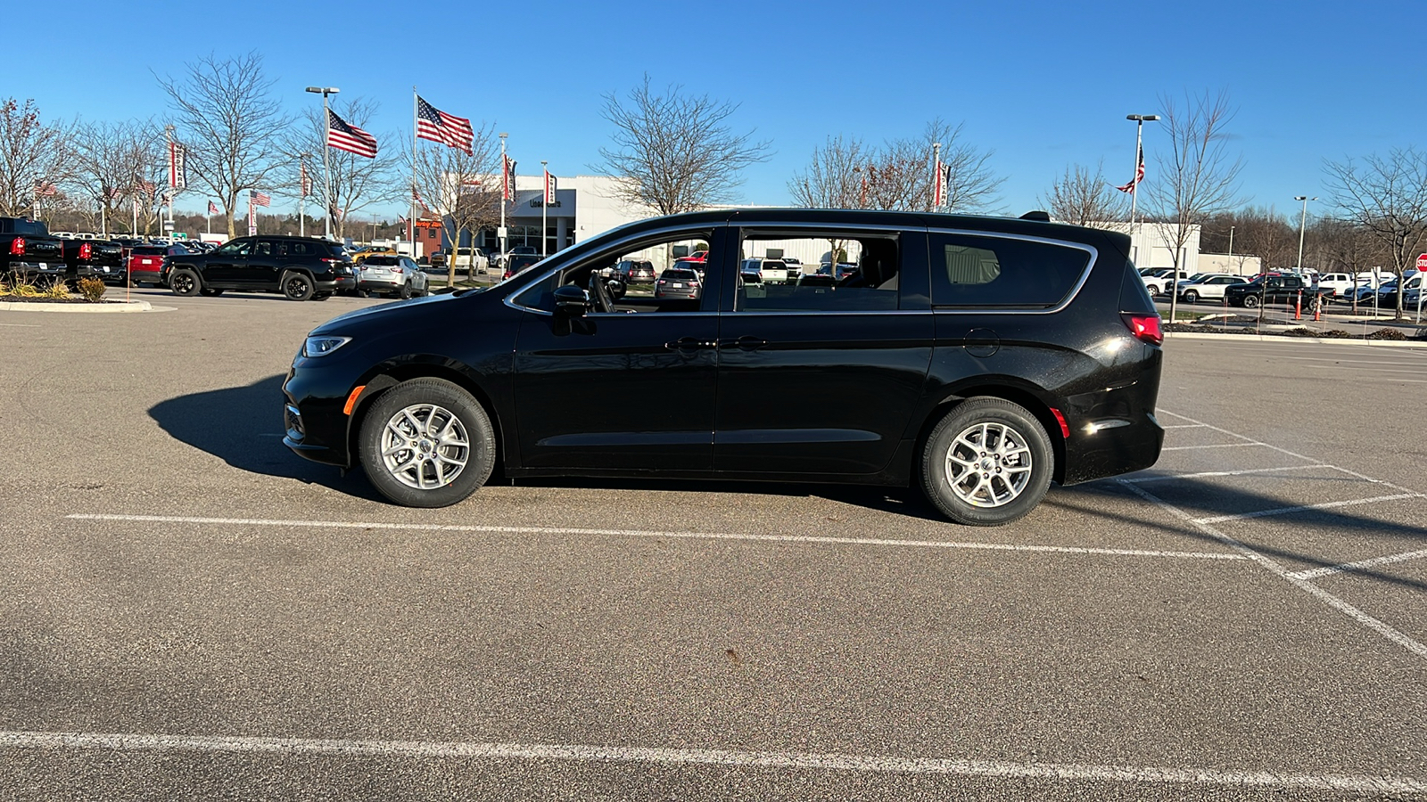 2025 Chrysler Pacifica  10