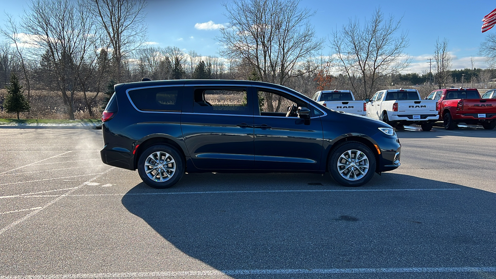 2025 Chrysler Pacifica  4