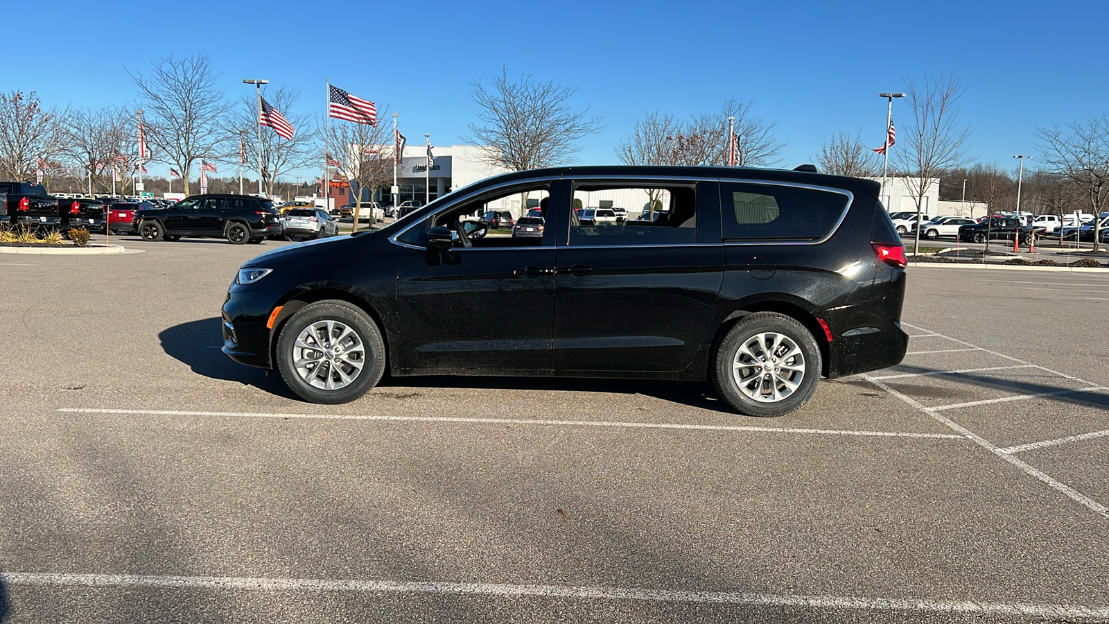 2025 Chrysler Pacifica  8