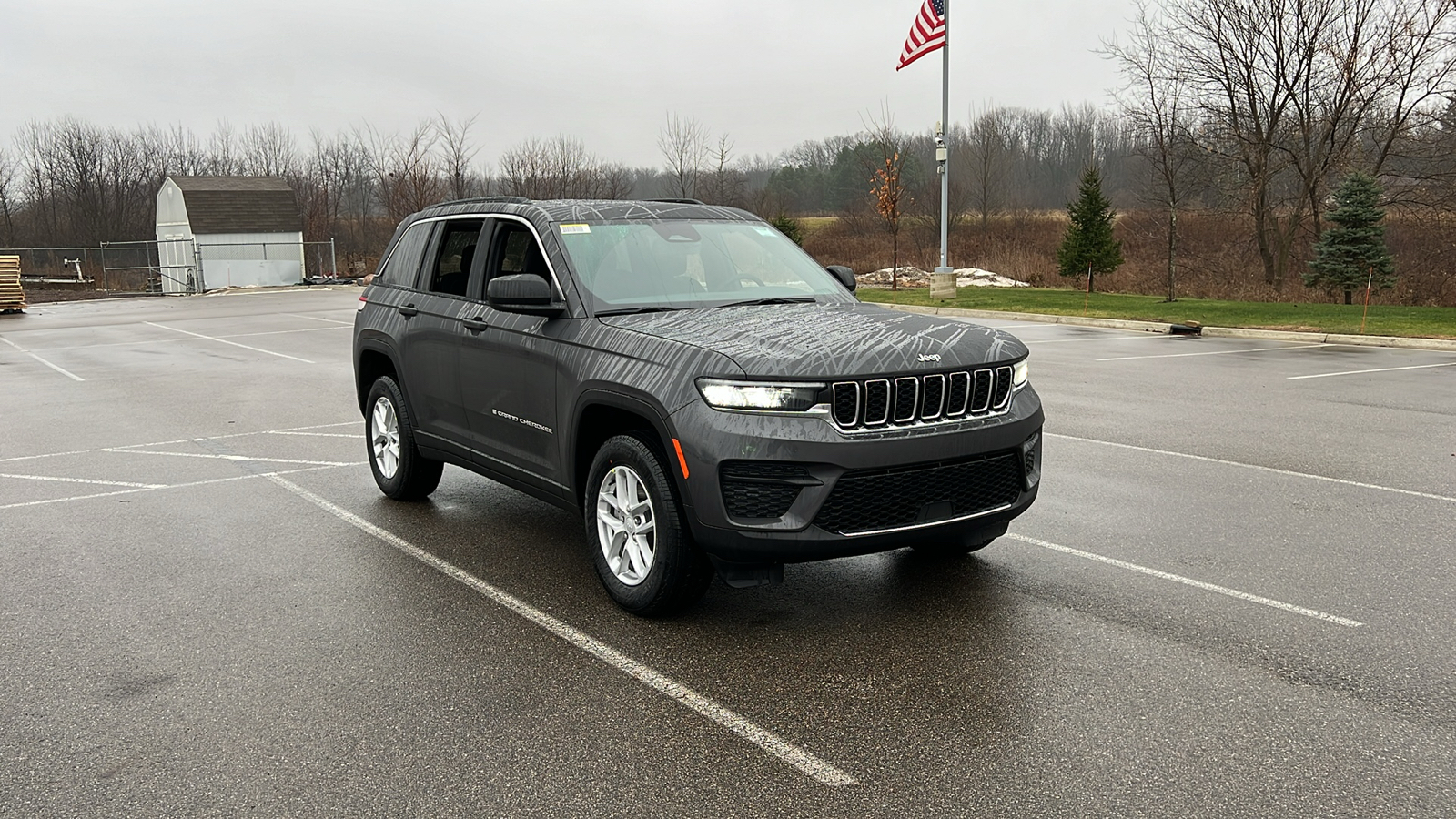 2025 Jeep Grand Cherokee Laredo 2