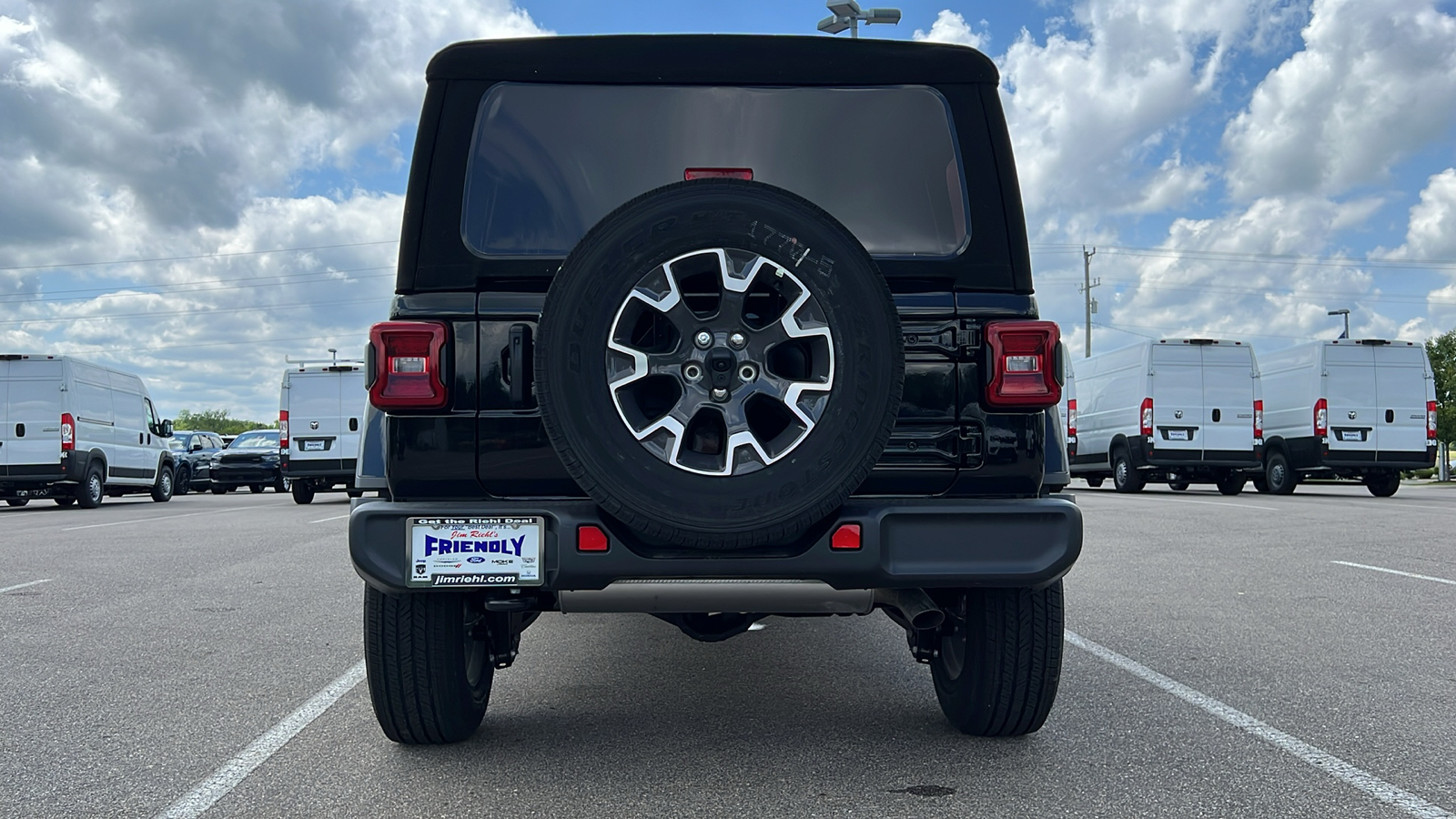 2024 Jeep Wrangler Sahara 14