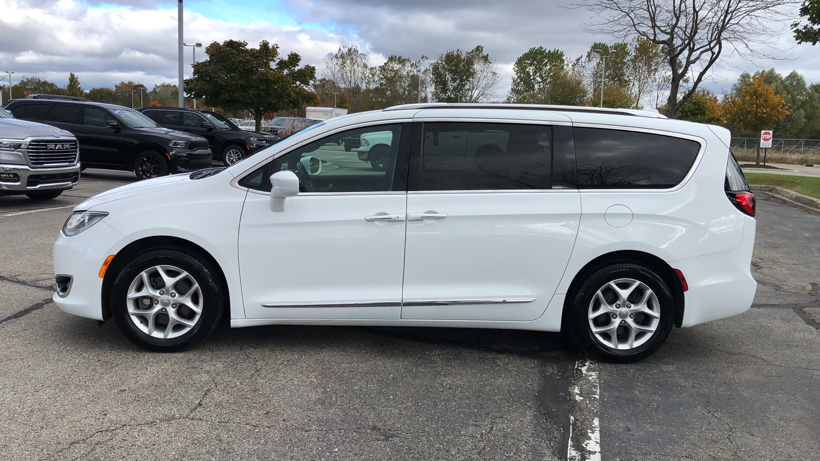 2020 Chrysler Pacifica Touring L 3