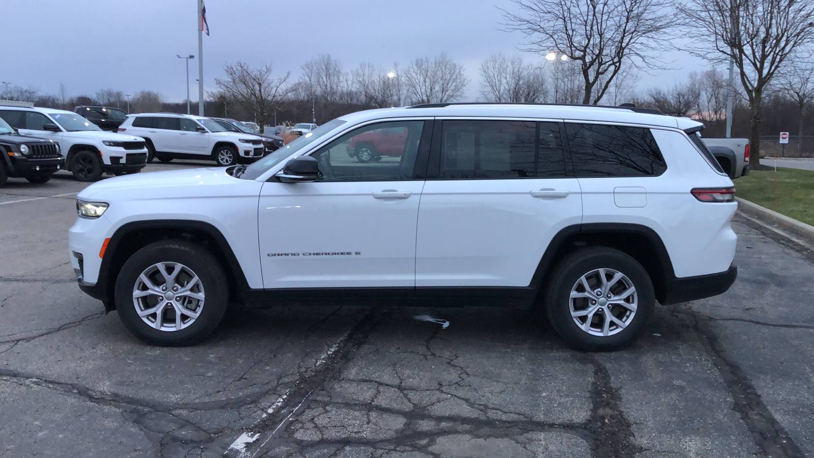 2022 Jeep Grand Cherokee L Limited 3