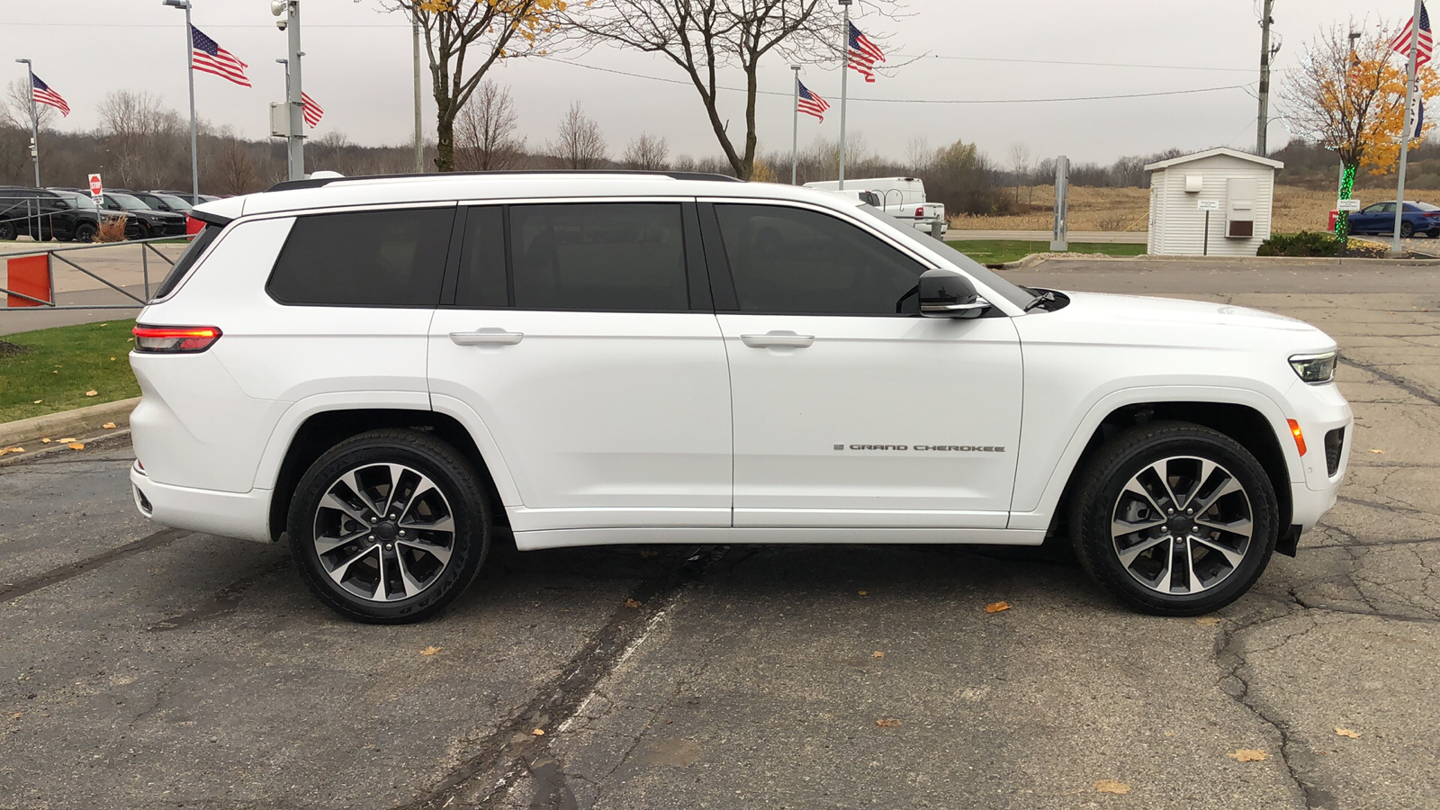 2023 Jeep Grand Cherokee L Overland 8