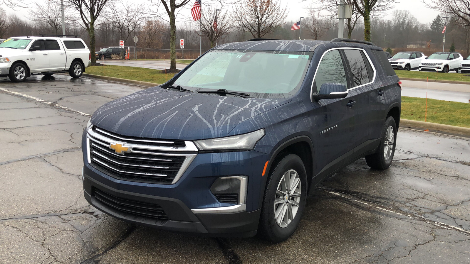 2023 Chevrolet Traverse LT 2