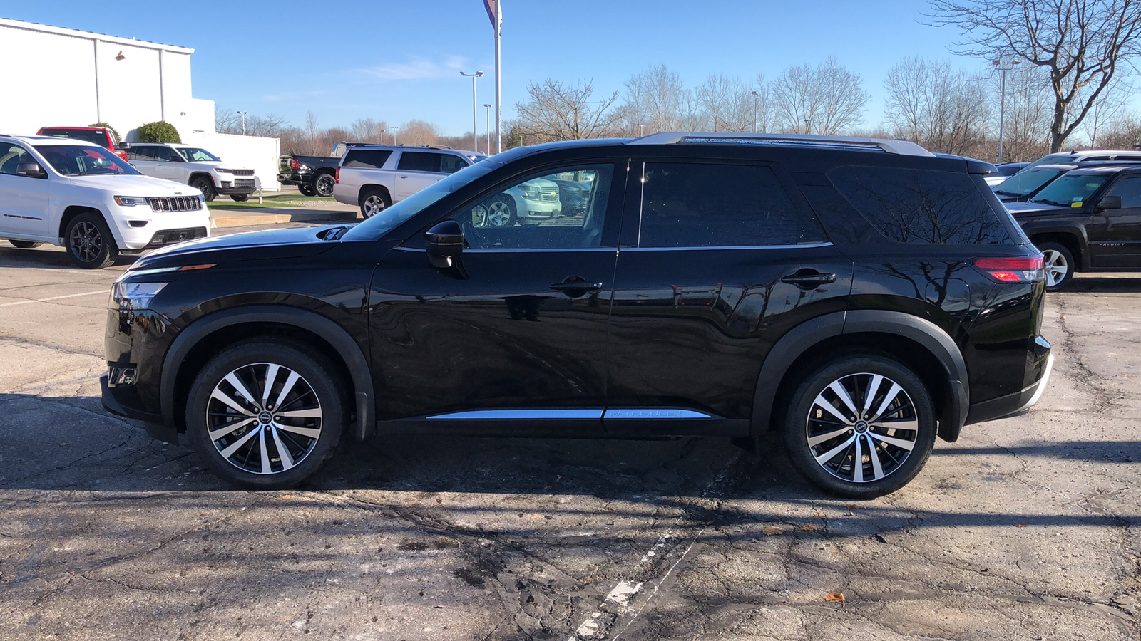 2024 Nissan Pathfinder Platinum 3