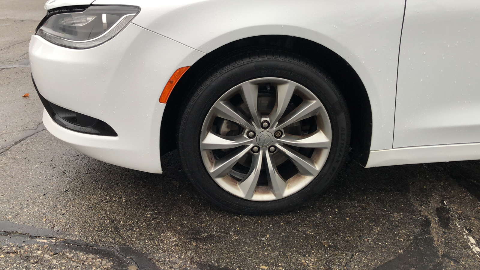 2015 Chrysler 200 S 10