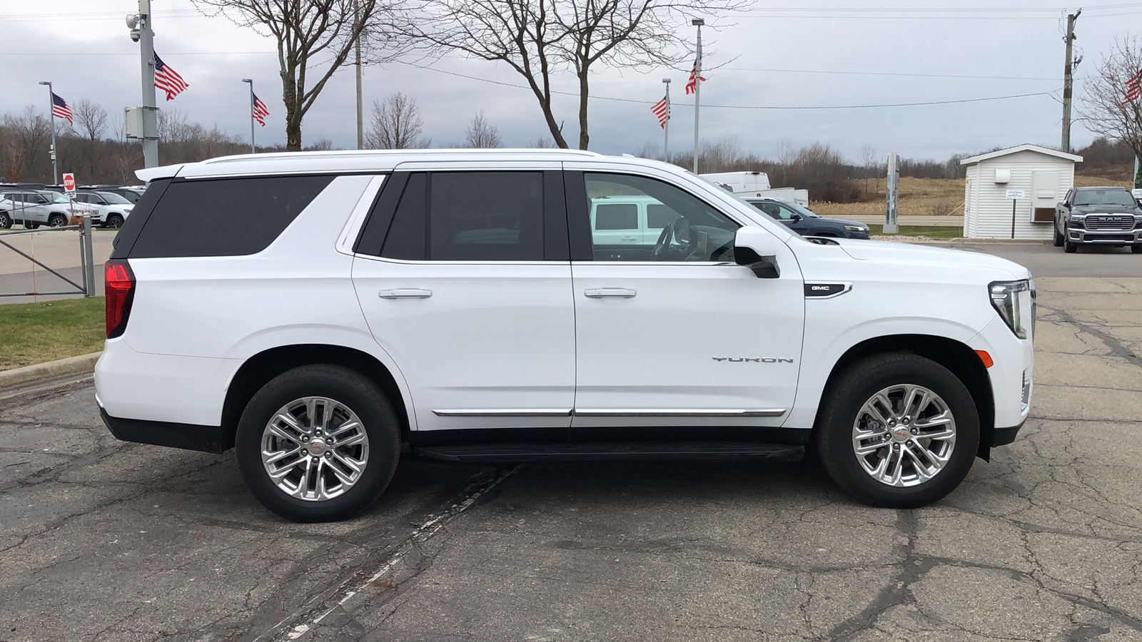 2023 GMC Yukon SLT 8