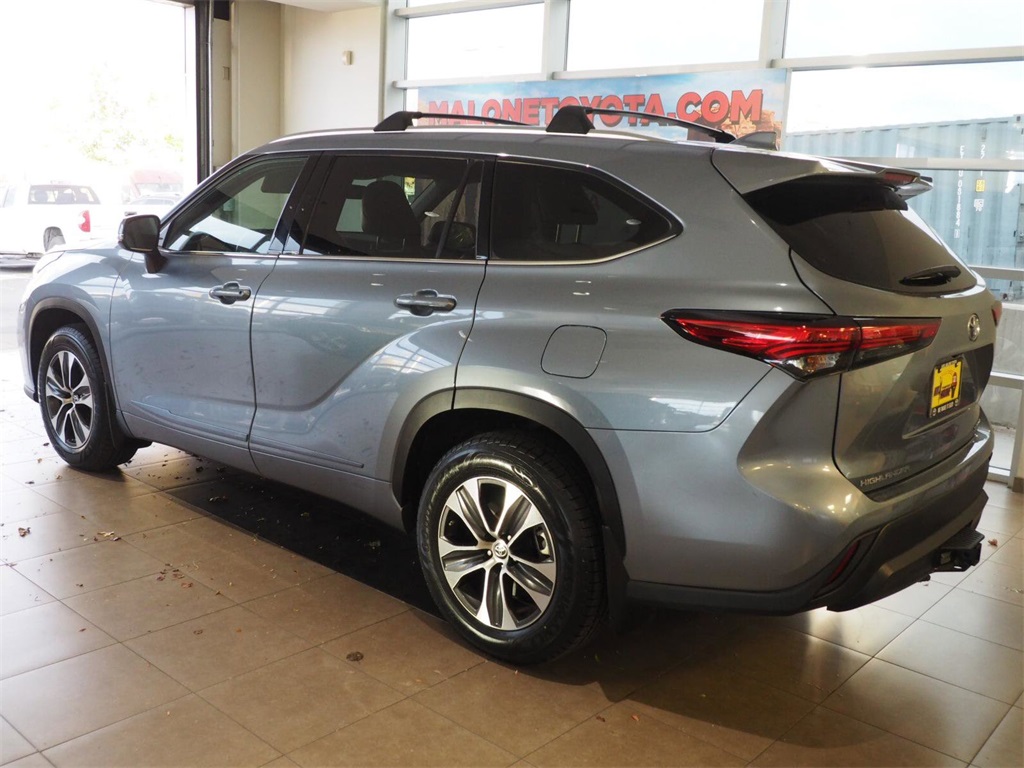 2021 Toyota Highlander XLE 2