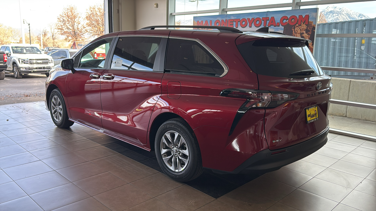 2025 Toyota Sienna XLE 3