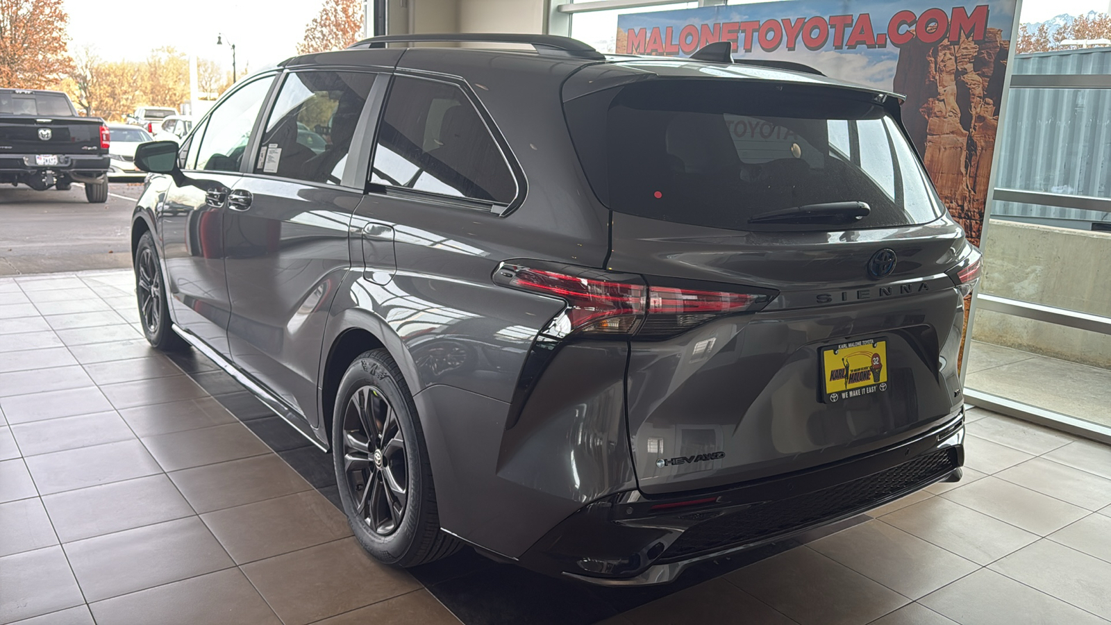 2025 Toyota Sienna XSE 3