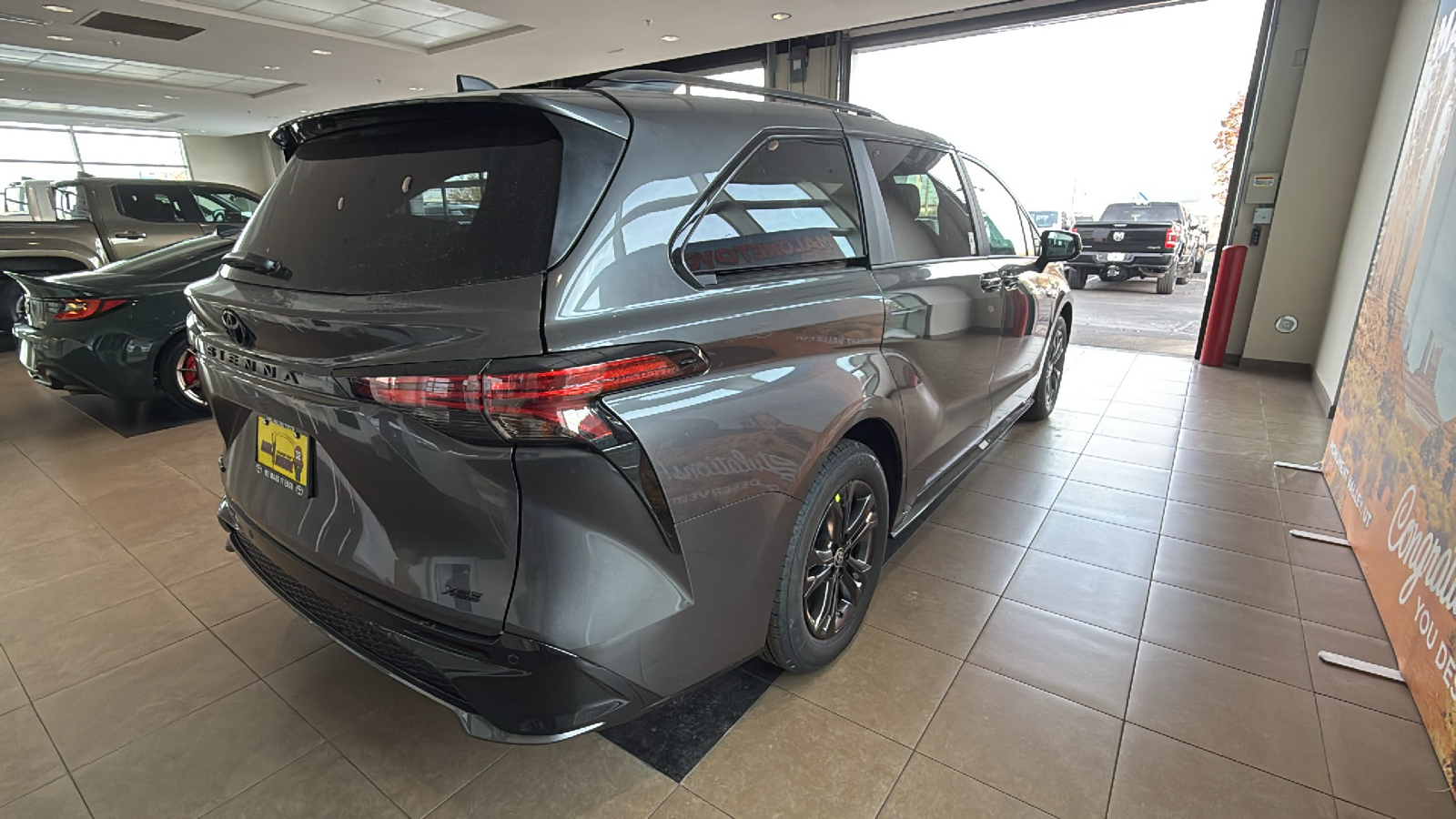 2025 Toyota Sienna XSE 4