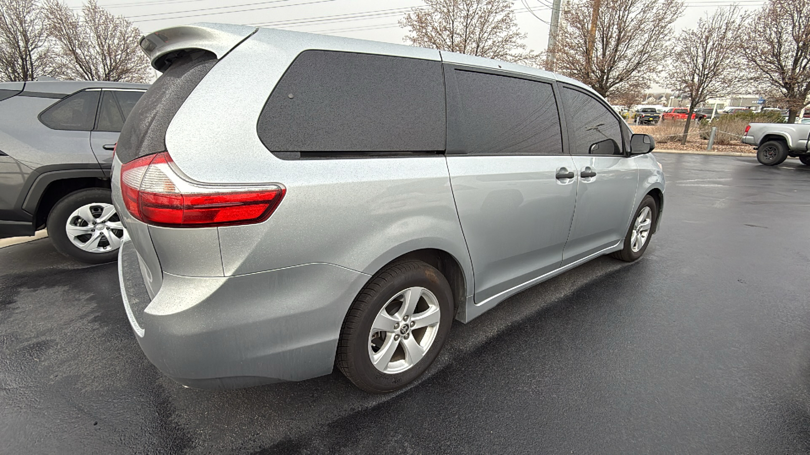 2020 Toyota Sienna L 4