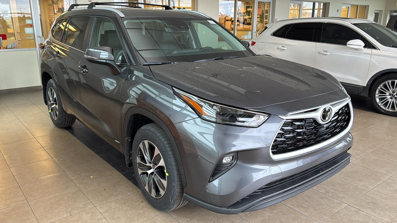 2025 Toyota Highlander Hybrid XLE 5