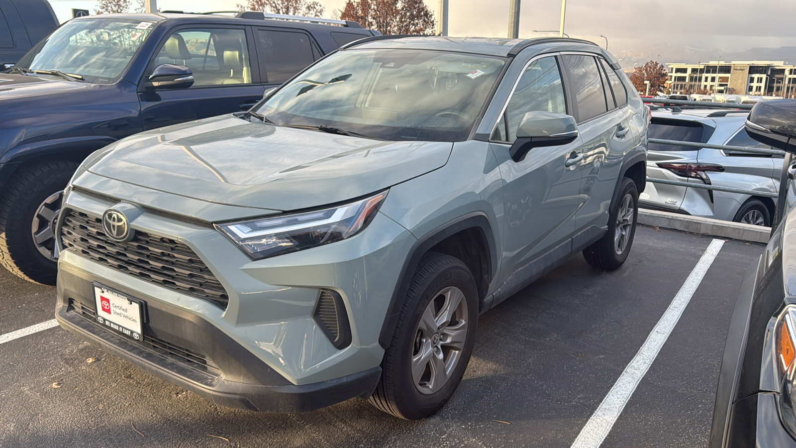 2023 Toyota RAV4 XLE 2