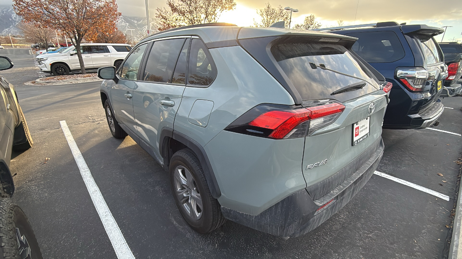 2023 Toyota RAV4 XLE 3