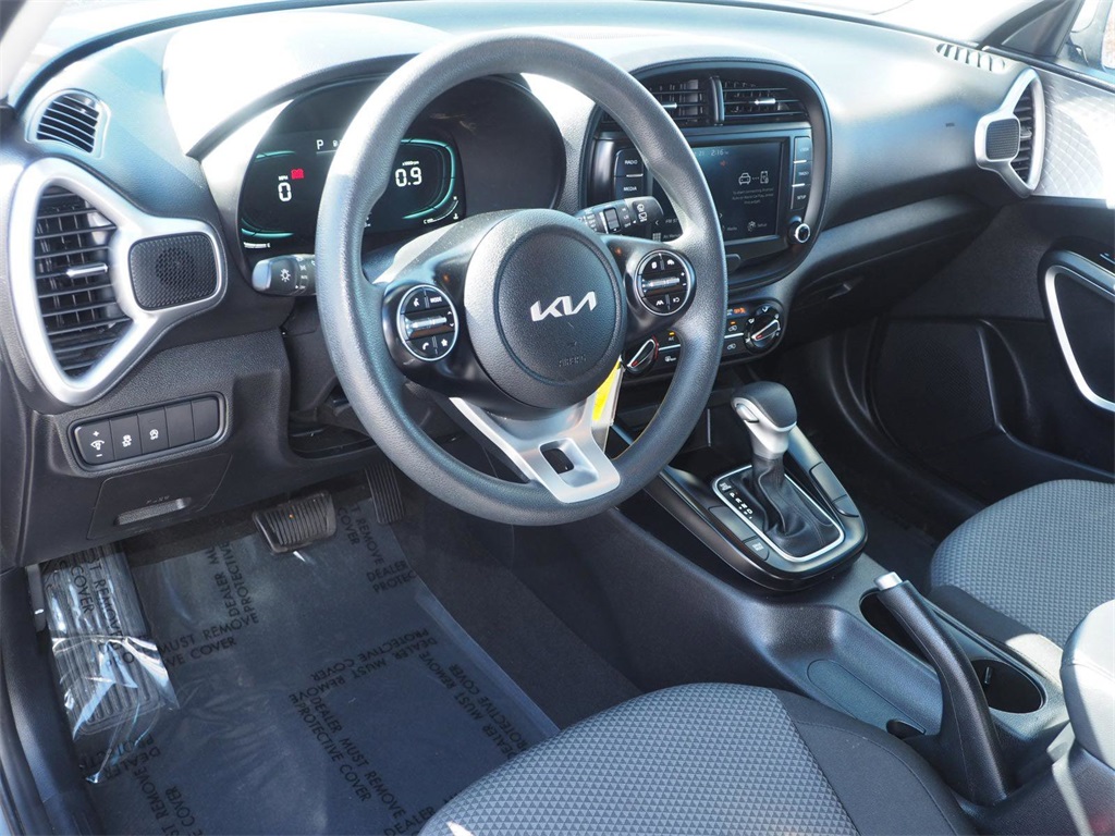 2023 Kia Soul LX 8