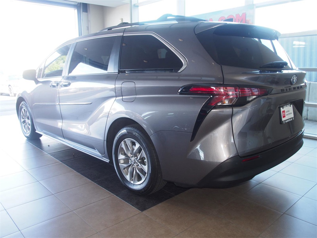 2022 Toyota Sienna XLE 4